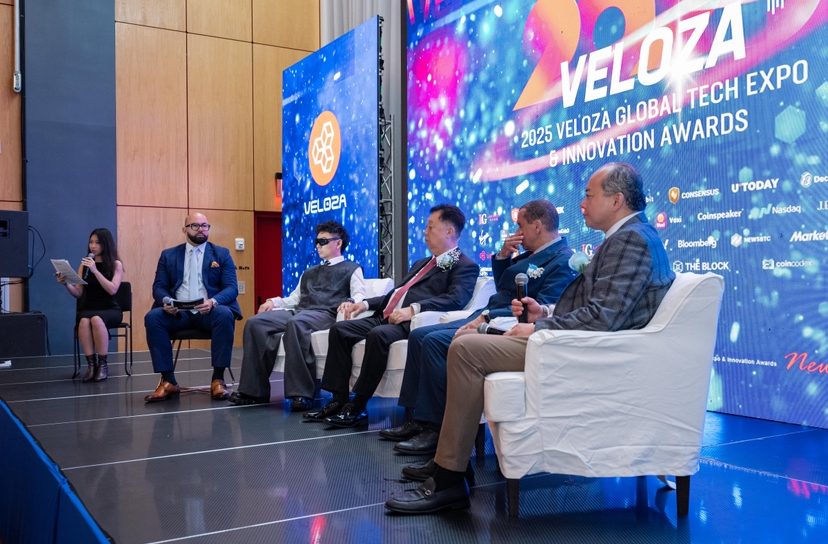 VELOZA 全球科技博览会的台上圆桌讨论